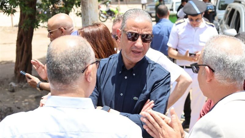 محافظ الجيزة أثناء