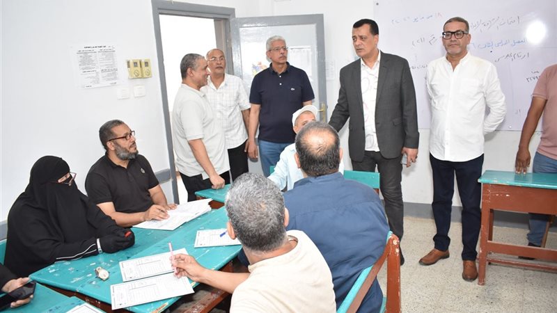 الدكتور محمد السيد وكيل وزارة التربية والتعليم بسوهاج 