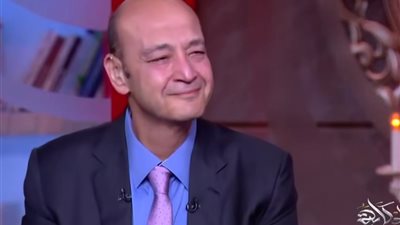 عمرو أديب يبكي على الهواء لأول مرة.. والسبب مفاجأة