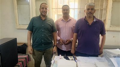 تسهيلات كبرى بفرع كهرباء طهطا لتحويل العدادات الكودية إلى عادية ـ صور