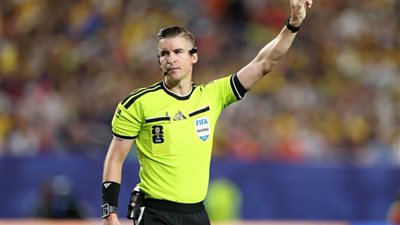 تعرف على الفرنسي ليتكسير حكم مباراة مصر والأرجنتين بثمن نهائي كأس العالم