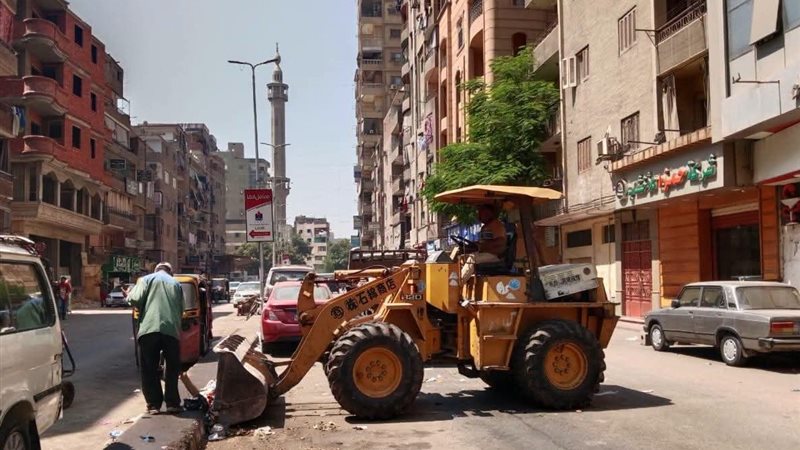 جانب من إزالة المخلفات