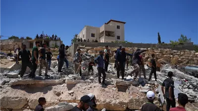 الاحتلال يوسع اعتداءاته بالضفة الغربية: هدم منشآت واعتقالات وإصابات في عدة محافظات