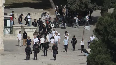 مستوطنون يقتحمون المسجد الأقصى وسط تصاعد الانتهاكات الإسرائيلية في القدس