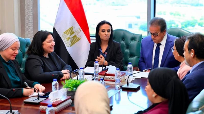 جانب من توقيع البروتوكول 