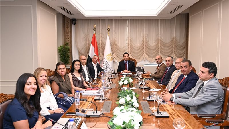 وزير الشباب والرياضة