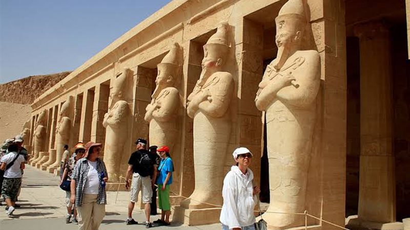 السائحين