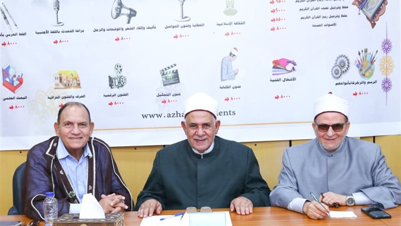 لجنة تحكيم مسابقة «مواهب وقدرات» للطلاب الوافدين