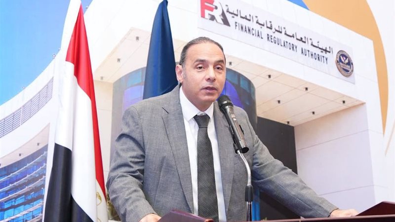 الدكتور إسلام عزام،