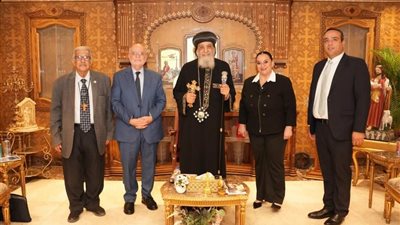 البابا تواضروس الثاني يستقبل الأمين العام لمجلس كنائس الشرق الأوسط بالمقر البابوي بالقاهرة