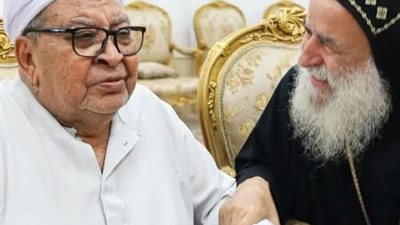 شقيق شيخ الأزهر يزور مطران نقادة وقوص والفضيلة يطمئن عليه هاتفيًا