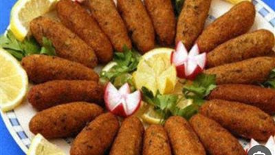 مع شرائح الليمون والأرز الأبيض قدمي لأطفالك كفتة الجمبري الساخنة