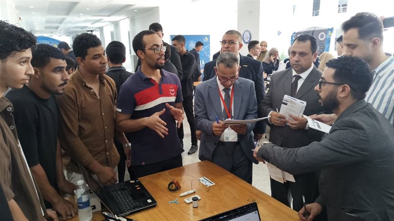 طلاب كلية هندسة سوهاج