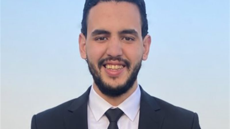 أحمد ثروت 