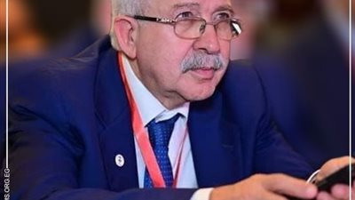 نصف أطباء مصر يعملون بالخارج.. «الأطباء» تكشف أسباب الأزمة ونقص الكوادر بالمستشفيات