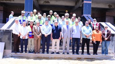 رئيس جامعة سوهاج يتابع مستجدات تنفيذ مبنى الإدارة المركزيةوالفندق بالحرم الجامعي الجديد
