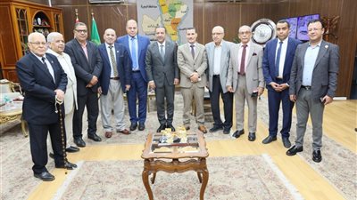 محافظ المنوفية يبحث مع مجلس الأمناء سبل تطوير التعليم.. ويؤكد: الاستثمار بالإنسان أولوية