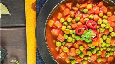 طريقة عمل طاجن البسلة باللحم.. وجبة شهية بخطوات سهلة