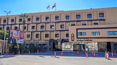 محافظ سوهاج يكشف عن 718 شكوى تم معالجتها من خلال وحدة الرصد الاعلامي
