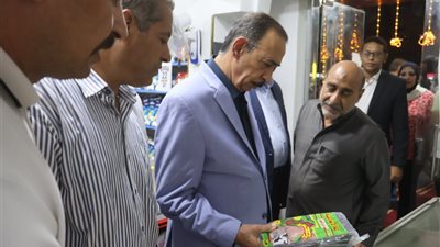 محافظ سوهاج يتفقد منفذ مستقبل مصر للسلع الغذائية بميدان الثقافة