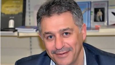 نقل السفير أشرف دبور للمستشفى بعد تدهور حالته إثر توقيفه بتهم فساد