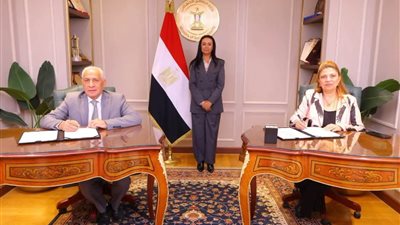 الهيئة القبطية الإنجيلية توقع عقد تمويل لمشروعات متناهية الصغر