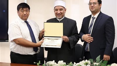 أكاديمية الأزهر العالمية تختتم دورة «استراتيجيات دمج المهارات اللغوية والدعوية» لأساتذة من أوزبكستان
