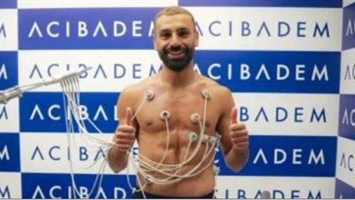 محمد صلاح يجتاز الكشف الطبي تمهيدا لانتقاله إلى طرابزون التركي