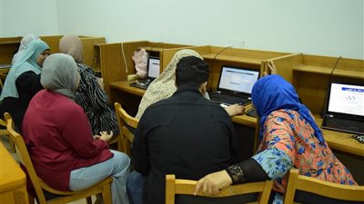 الجامعات الحكومية تواصل مساعدة طلاب المرحلة الأولى في تسجيل رغباتهم 2026|صور
