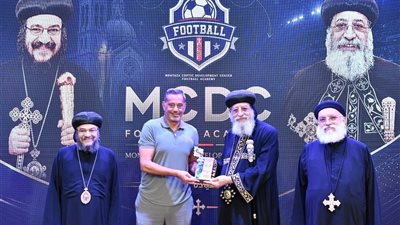 البابا تواضروس يستقبل أعضاء أكاديمية الكرة بالإسكندرية
