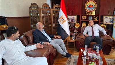 محمد الزملوط وحازم حسني يبحثان ترتيبات إطلاق أولى بطولات نادي الأجواد للرماية ضمن مهرجان مطروح للتراث