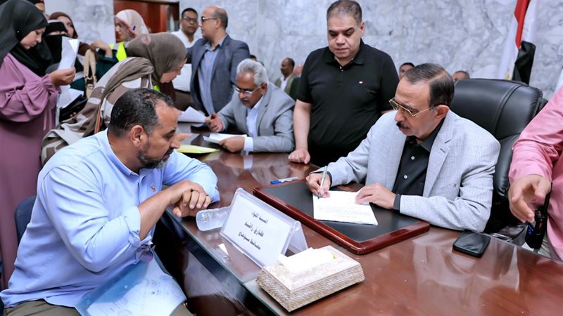 محافظ سوهاج خلال