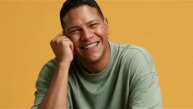 أحمد عبد الحميد يشعل أجواء الصيف بـ سيبونا نفرح