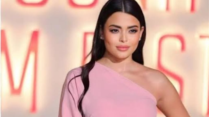 أسماء جلال في تجربة