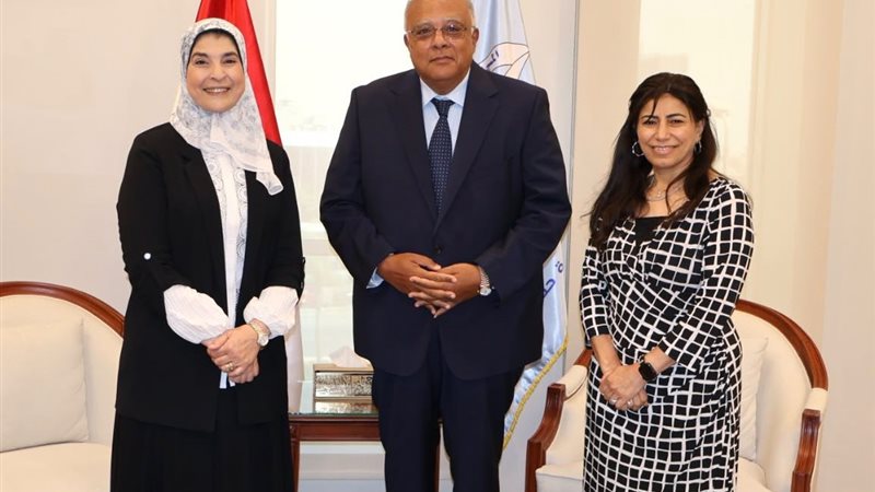 دكتور احمد ايهاب أثناء استقباله الإعلامية نشوى الحوفي