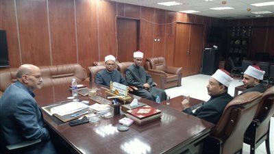 تعليم سوهاج والأزهر يبحثان برامج مشتركة لتعزيز الوعي الديني والأخلاقي لدى الطلاب