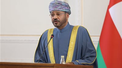 وزير الخارجية العماني يزور طهران غدا لبحث أزمة مضيق هرمز والتنسيق الإقليمي