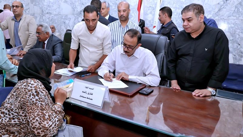 محافظ سوهاج خلال