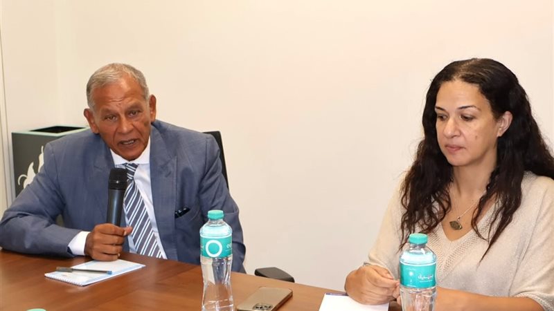 السادات أثناء استقباله