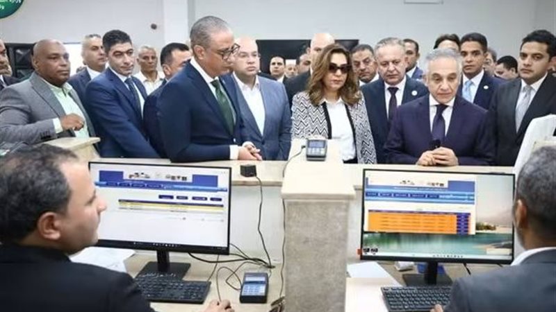 وزيرة التنمية ووزير