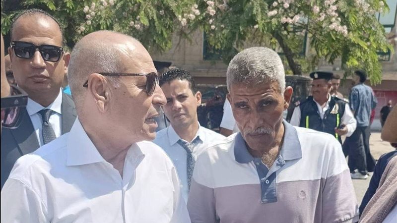اللواء محمد إبراهيم رئيس حي دار السلام برفقة محافظ القاهرة 