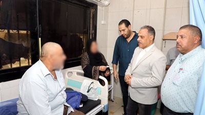 جولة مفاجئة لمحافظ الشرقية بمستشفى ديرب نجم.. مراجعة للطوارئ والأدوية وتشديد على محاسبة المقصرين