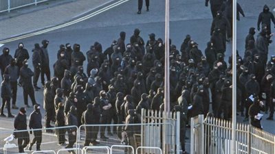 رويترز: عشرات الملثمين يغلقون ميناء دوفر في بريطانيا دون تحديد الدوافع