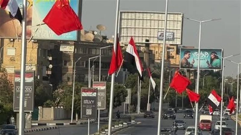 الأعلام المصرية إلى جانب الأعلام الصينية 