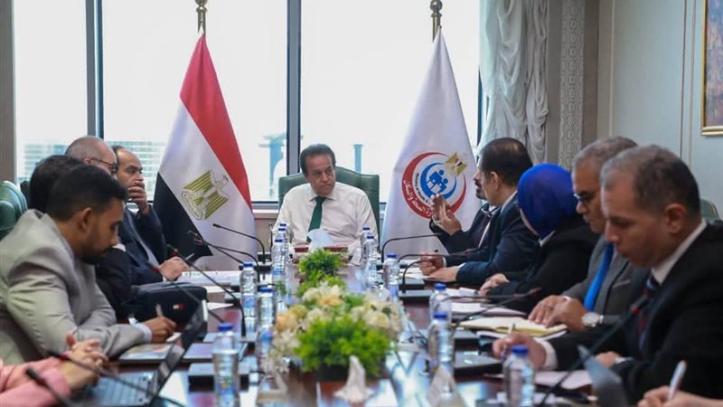 اجتماع وزير الصحة