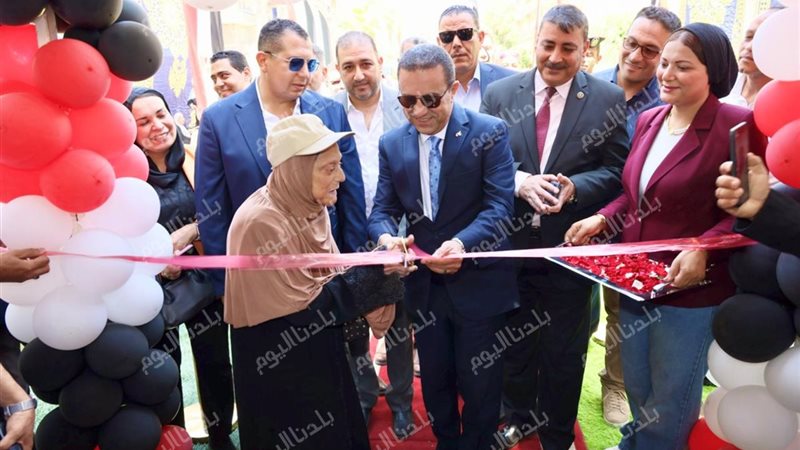 اثناء الافتتاح 