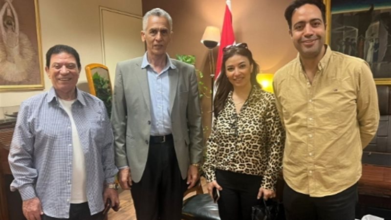 غادة رجب تطرق أبواب