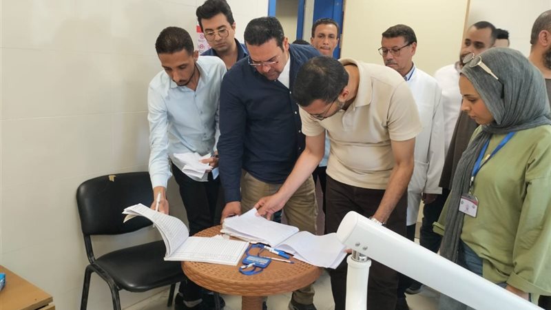 مدير صحة سوهاج وفرق